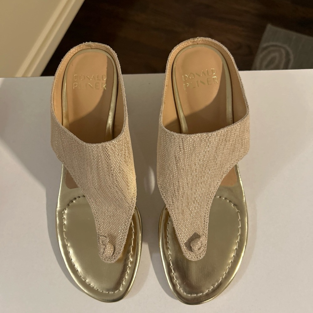 Donald J. Pliner Women's Elegant Gold Sandals
